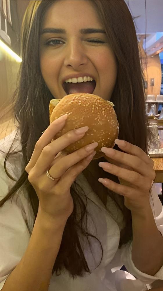 With a big bite, Tara Sutaria dives into a juicy burger